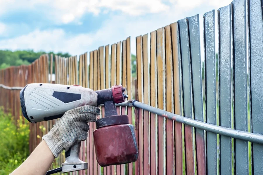 What To Expect During A Professional Fence Painting Service Worcester, MA