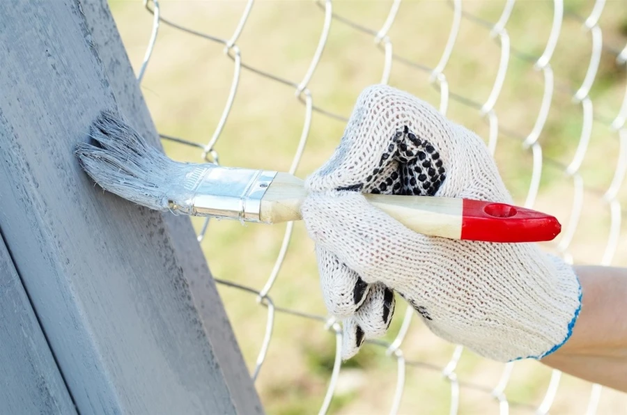 What To Know Before Starting A Fence Painting Project in Worcester, MA